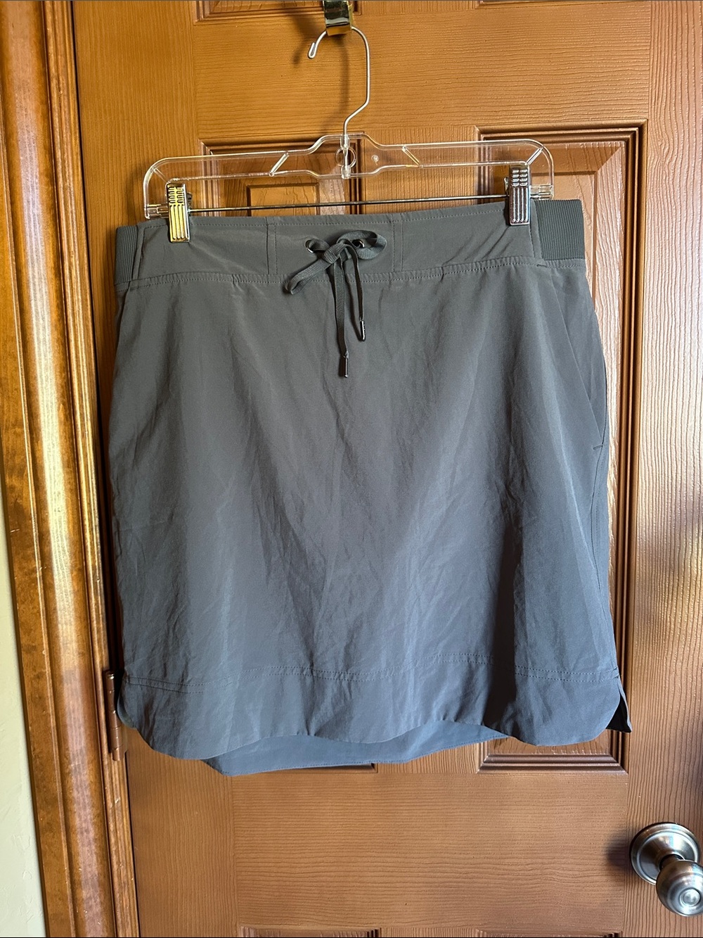 Women's Athleta Midtown Skort in Olive Green, size 12T